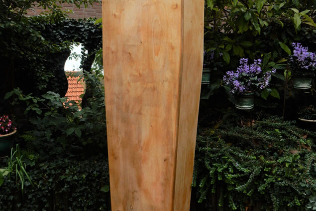 Manouk Streur Coffin cabinet
